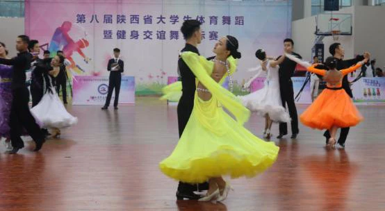 哪里可以学习到高级的篮球战术训练方法?_1